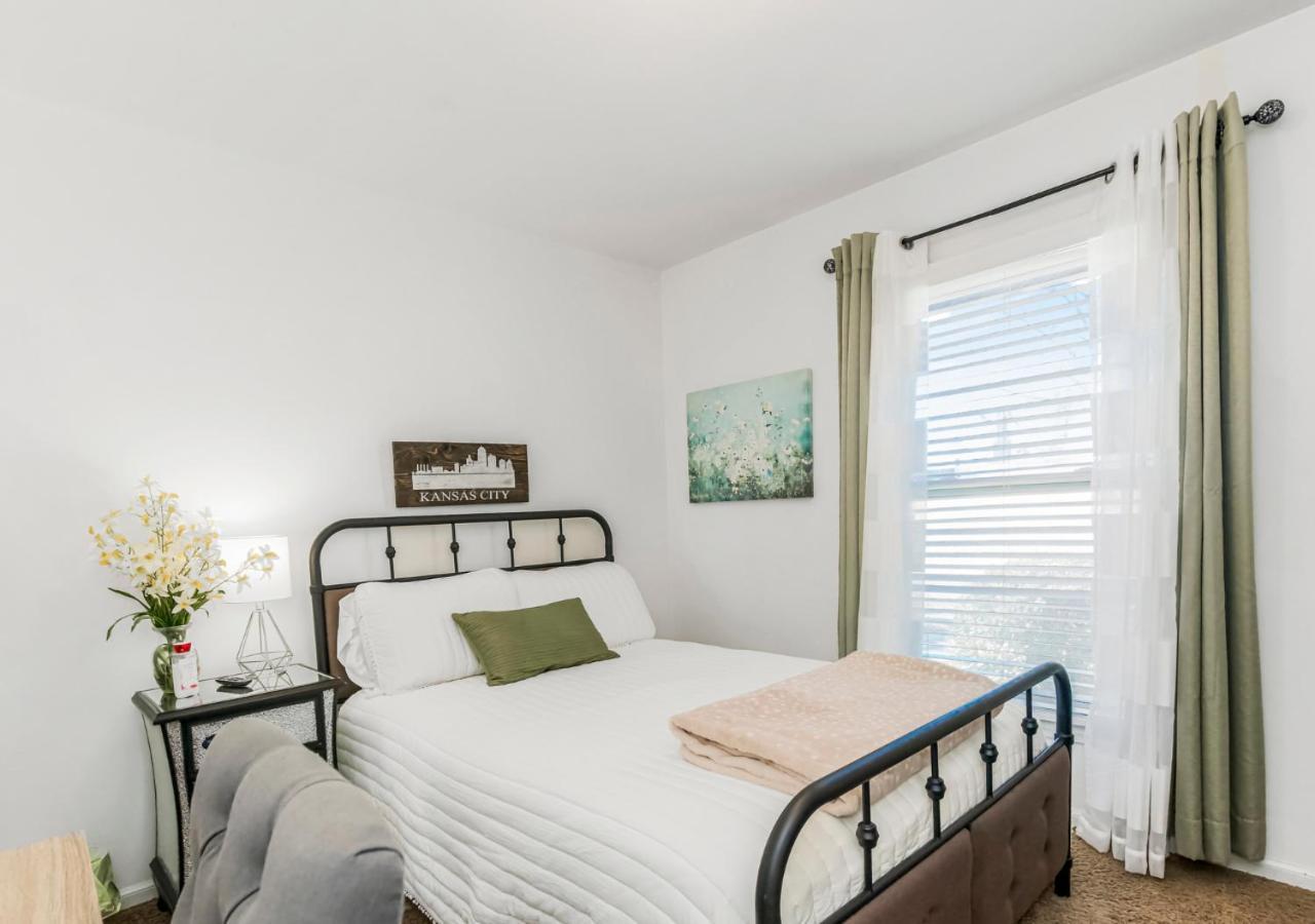 Becky & Marvels 420 Stay - Private Room Kansas City Exterior photo