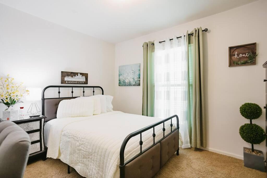 Becky & Marvels 420 Stay - Private Room Kansas City Exterior photo